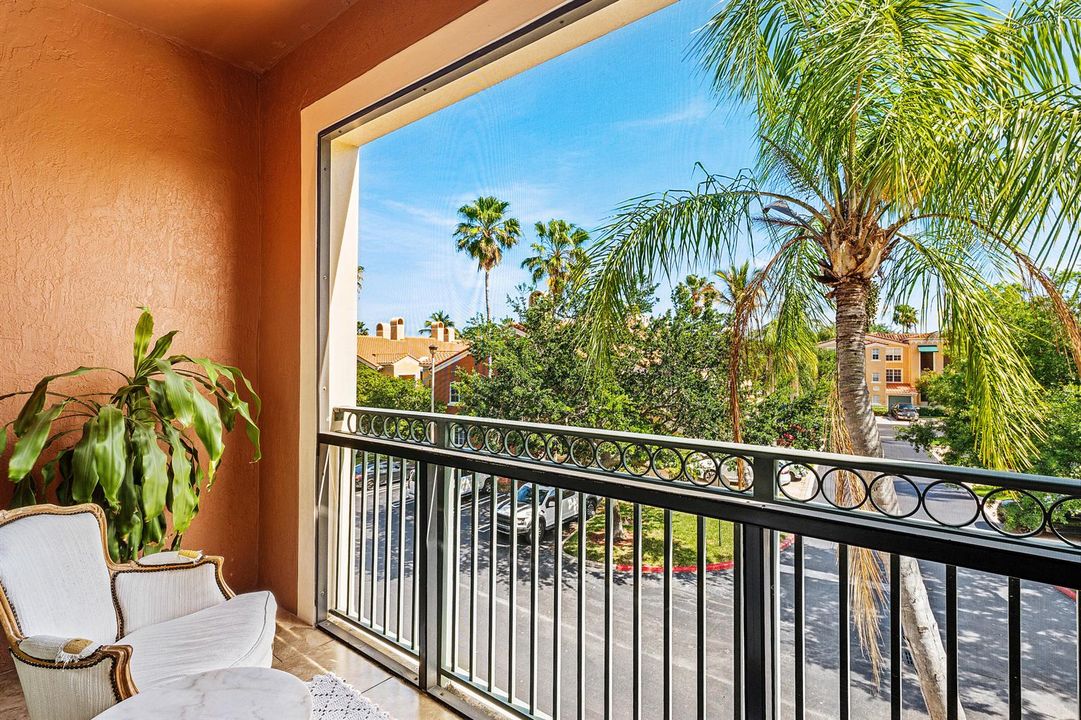 022-11770SaintAndrewsPlace-304-Wellingto