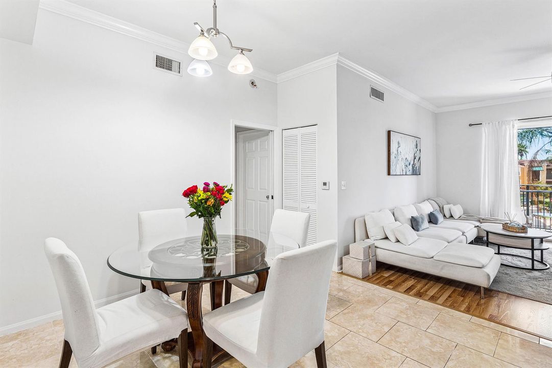 008-11770SaintAndrewsPlace-304-Wellingto