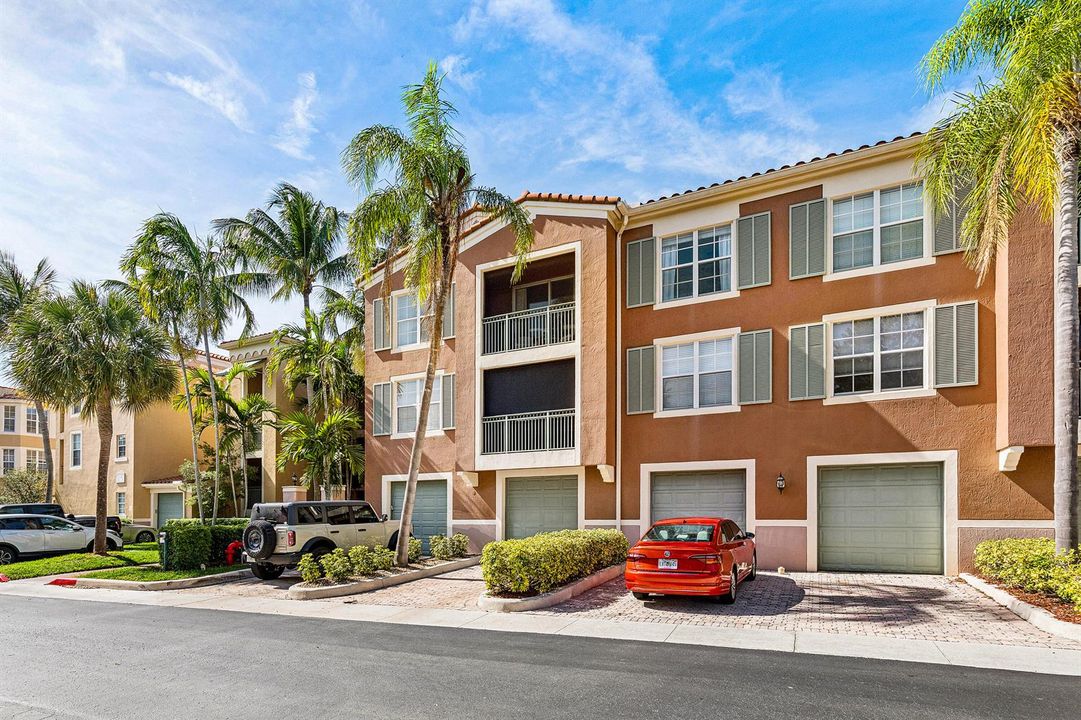 027-11770SaintAndrewsPlace-304-Wellingto