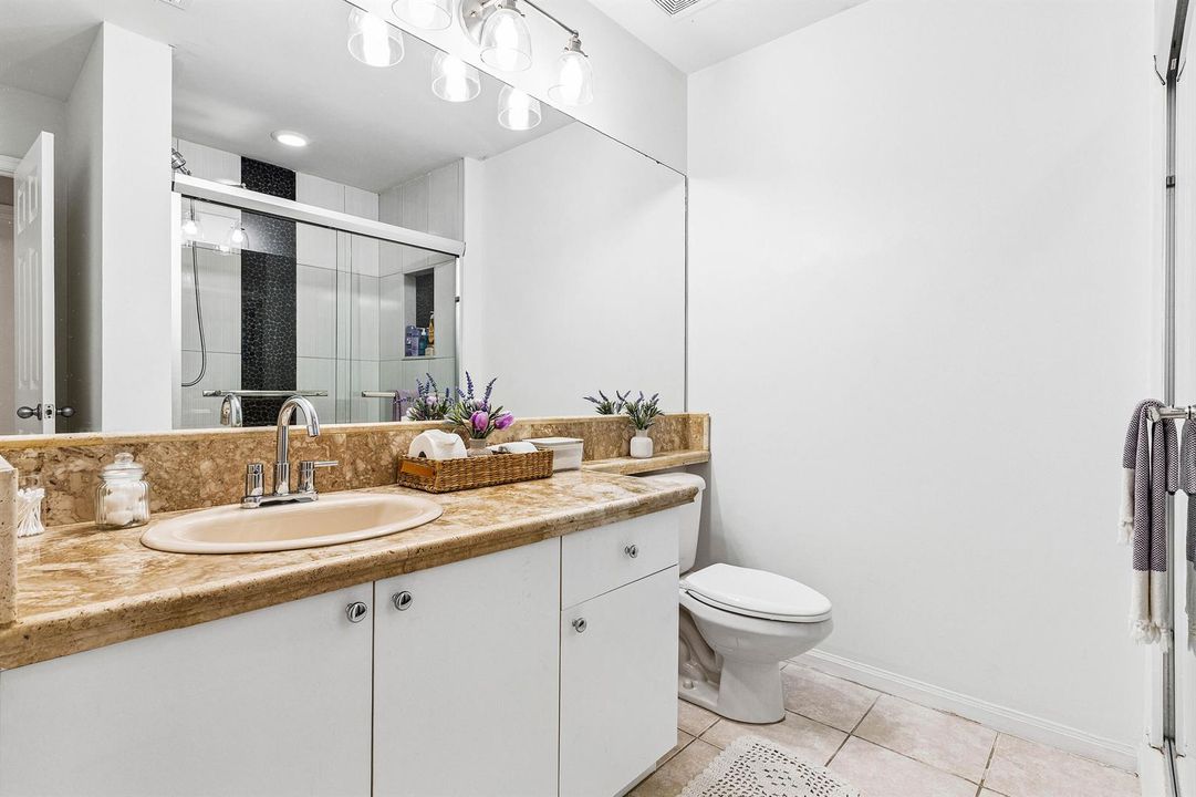 013-11770SaintAndrewsPlace-304-Wellingto