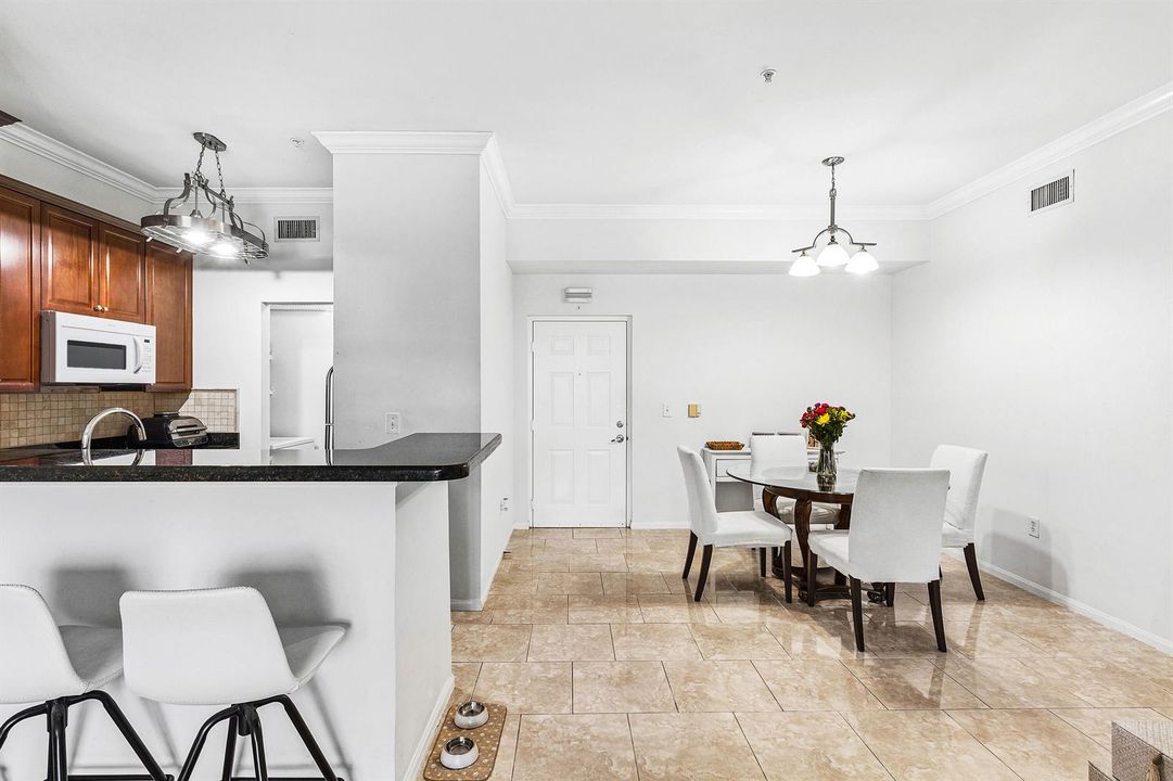 006-11770SaintAndrewsPlace-304-Wellingto