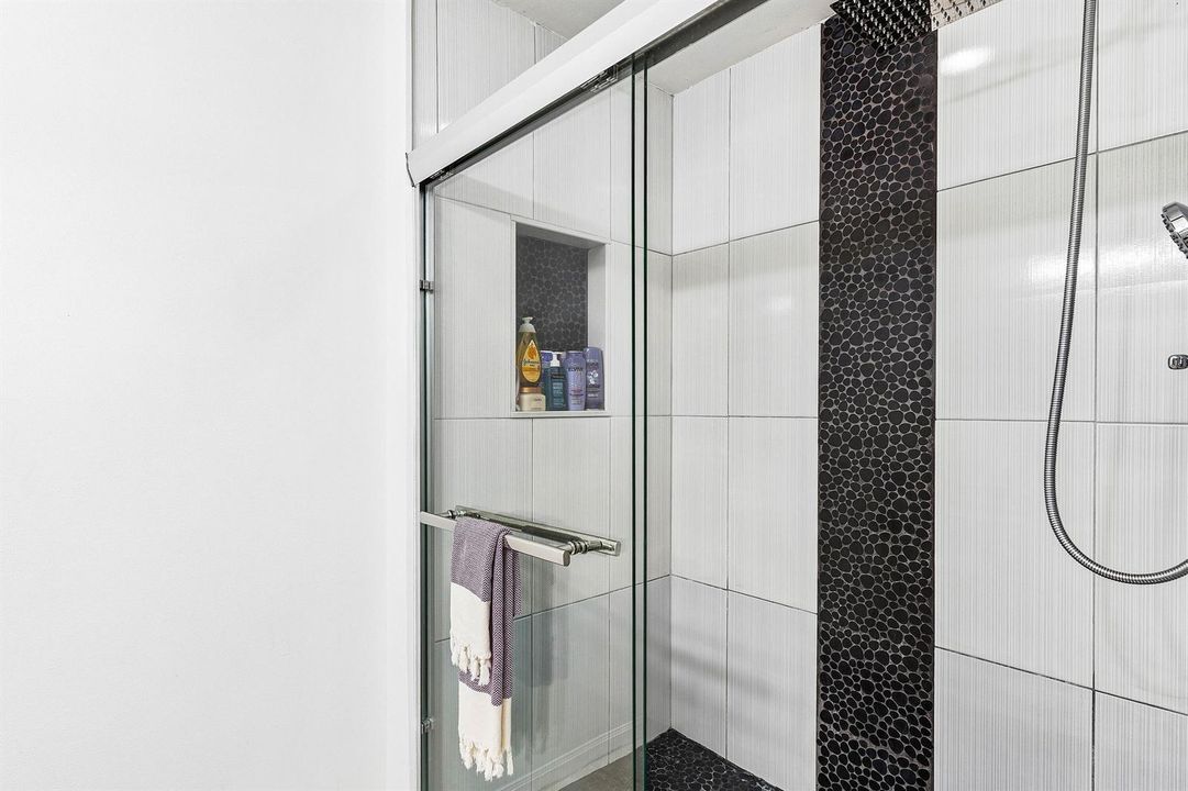 014-11770SaintAndrewsPlace-304-Wellingto