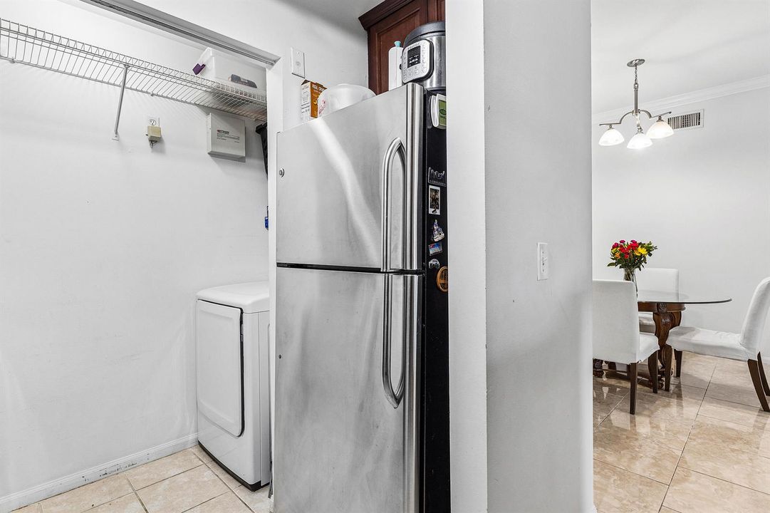 012-11770SaintAndrewsPlace-304-Wellingto