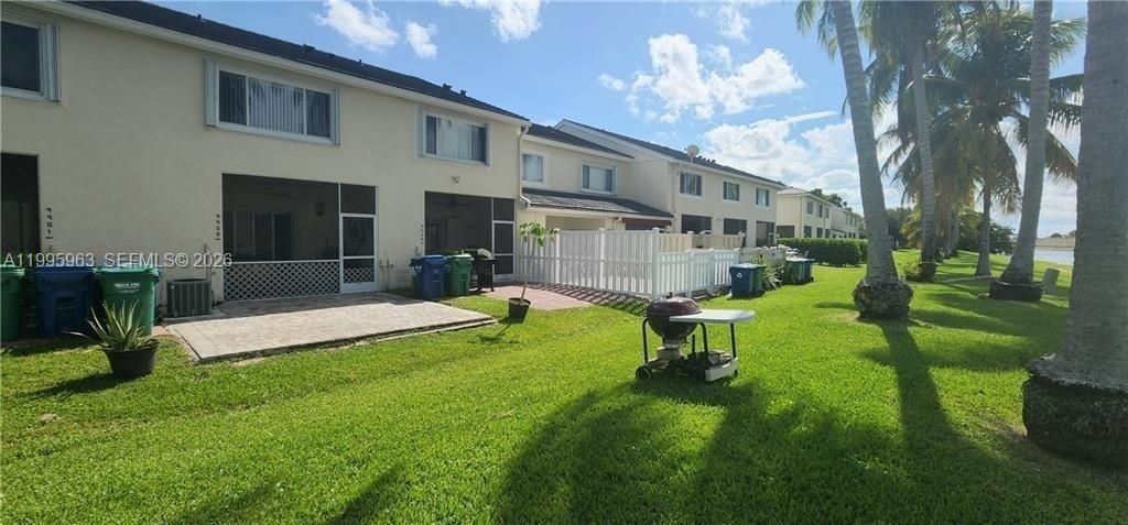 For Sale: $379,900 (2 beds, 2 baths, 1170 Square Feet)