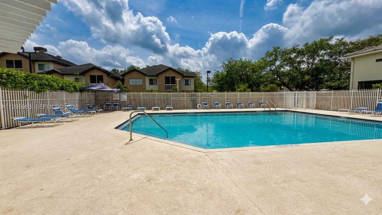 For Sale: $379,900 (2 beds, 2 baths, 1170 Square Feet)