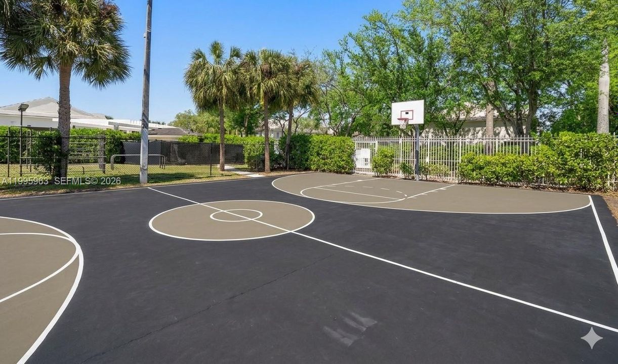 For Sale: $379,900 (2 beds, 2 baths, 1170 Square Feet)