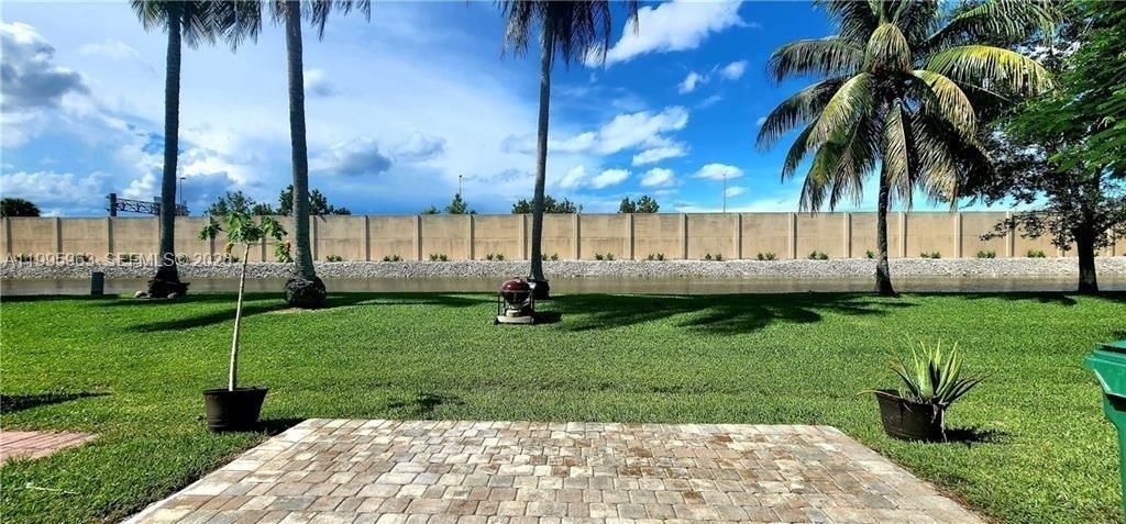 For Sale: $379,900 (2 beds, 2 baths, 1170 Square Feet)