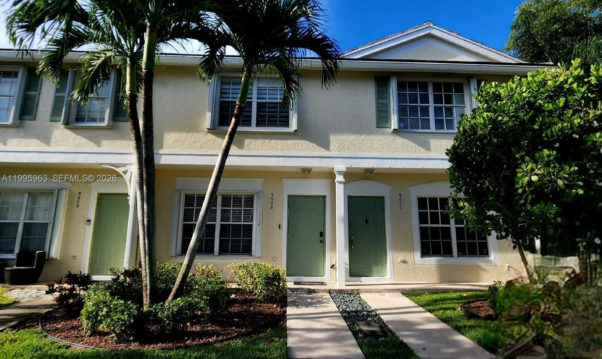 For Sale: $379,900 (2 beds, 2 baths, 1170 Square Feet)