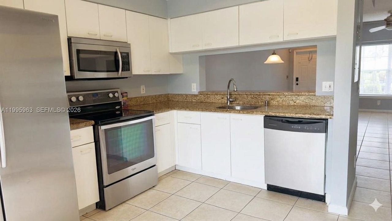 For Sale: $379,900 (2 beds, 2 baths, 1170 Square Feet)