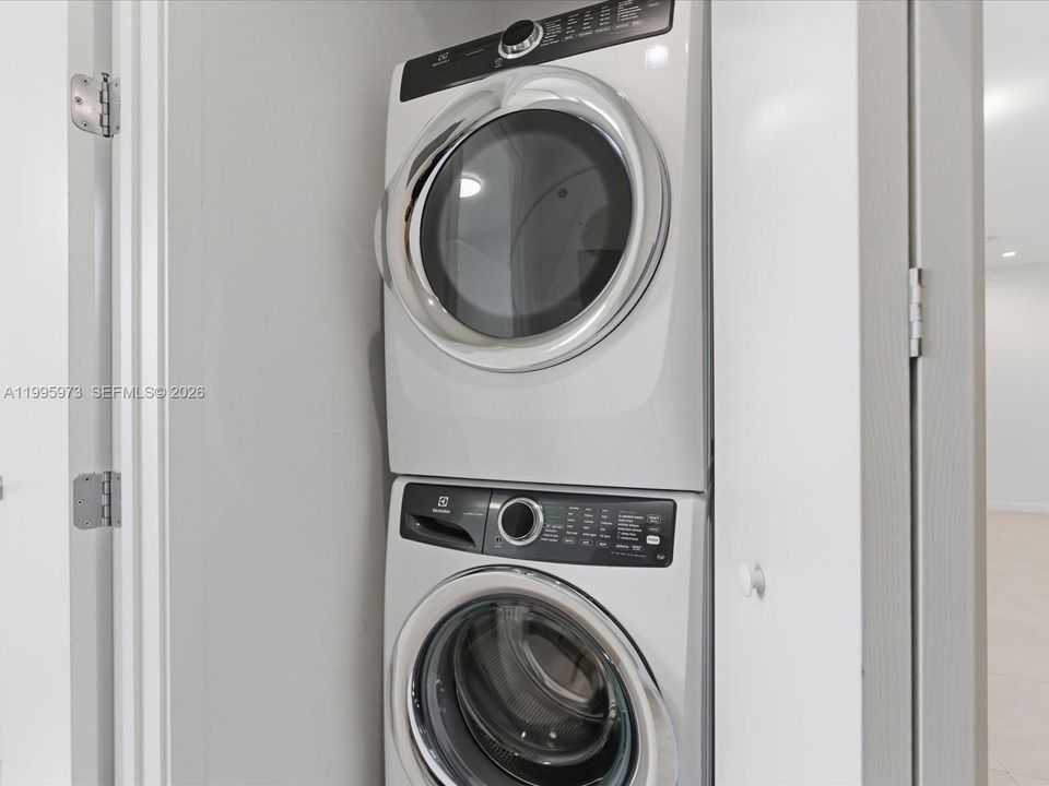 В аренду: $8,500 (4 спален, 4 ванн, 2024 Квадратных фут)