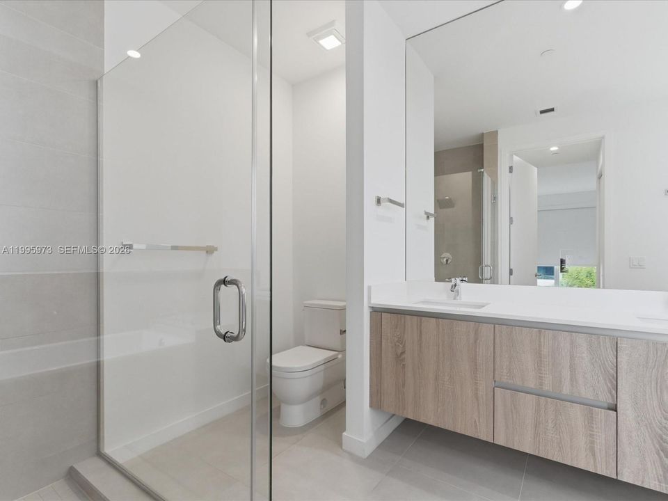 В аренду: $8,500 (4 спален, 4 ванн, 2024 Квадратных фут)