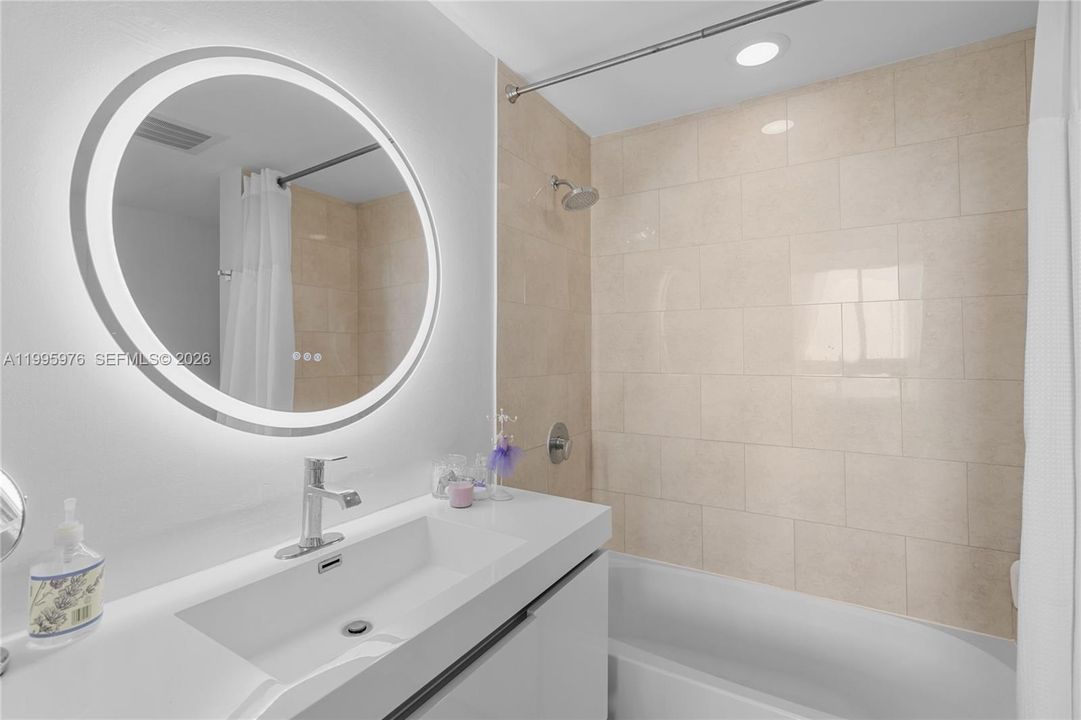 出租: $3,200 (1 贝兹, 1 浴室, 736 平方英尺)