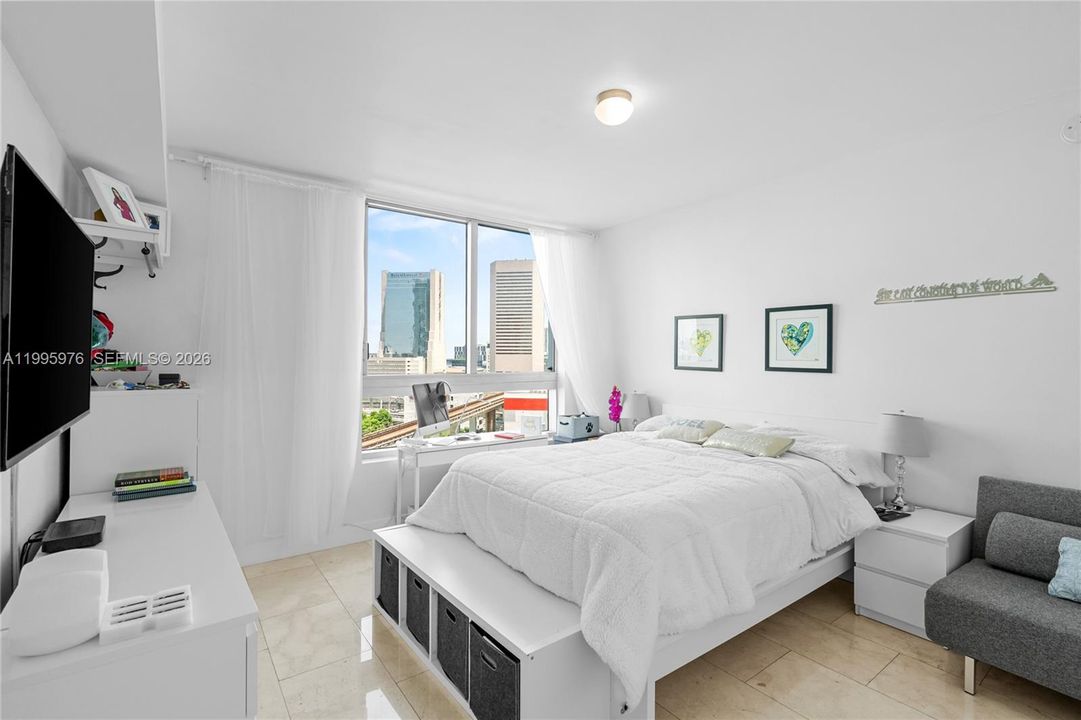 出租: $3,200 (1 贝兹, 1 浴室, 736 平方英尺)