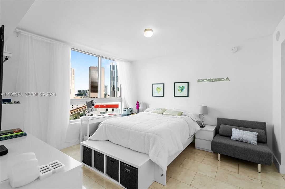 出租: $3,200 (1 贝兹, 1 浴室, 736 平方英尺)