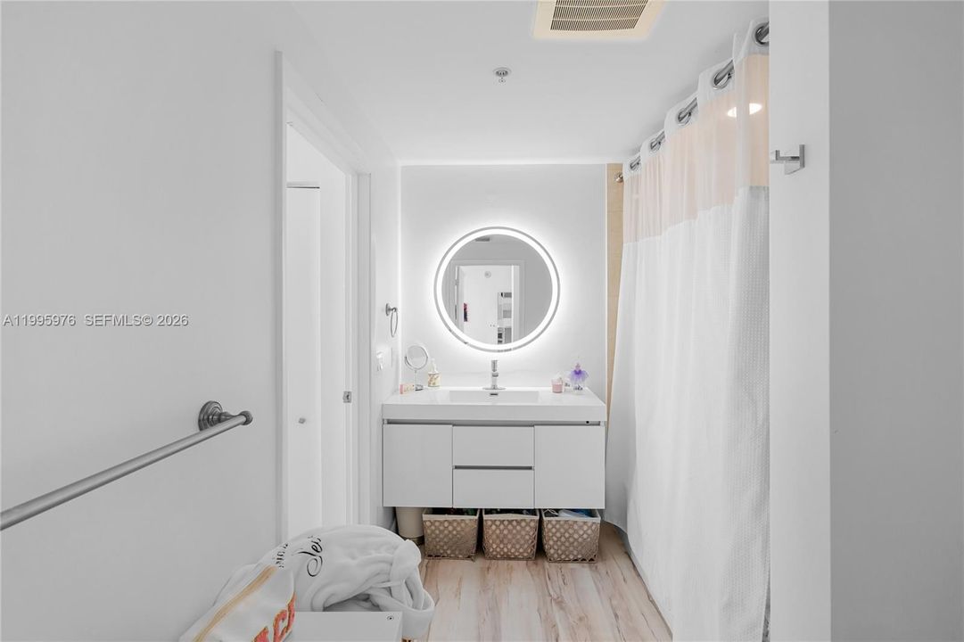 出租: $3,200 (1 贝兹, 1 浴室, 736 平方英尺)