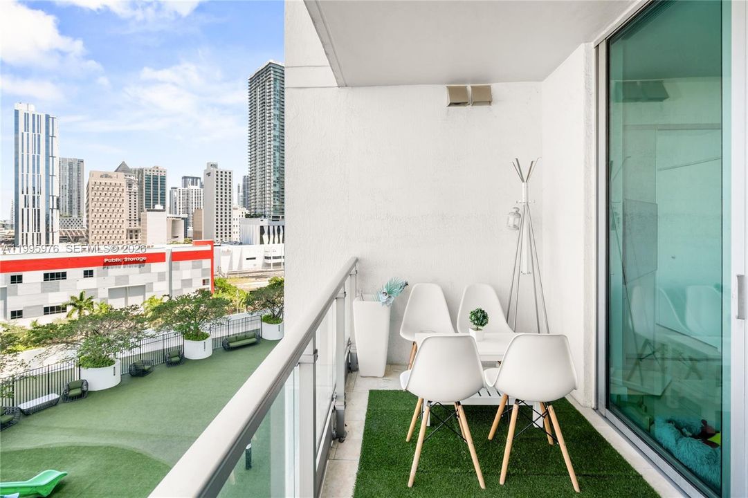 出租: $3,200 (1 贝兹, 1 浴室, 736 平方英尺)