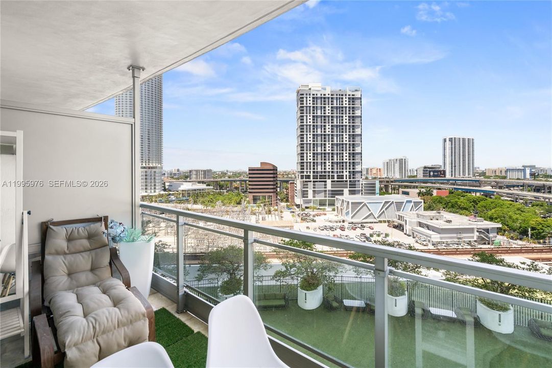 出租: $3,200 (1 贝兹, 1 浴室, 736 平方英尺)