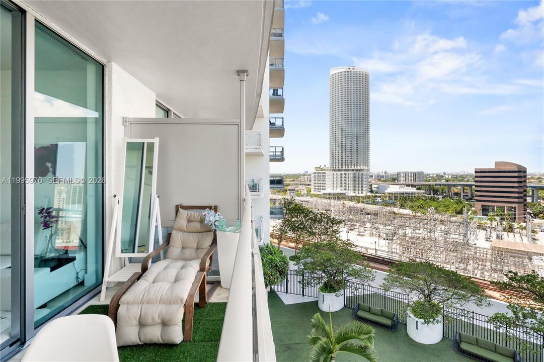 出租: $3,200 (1 贝兹, 1 浴室, 736 平方英尺)