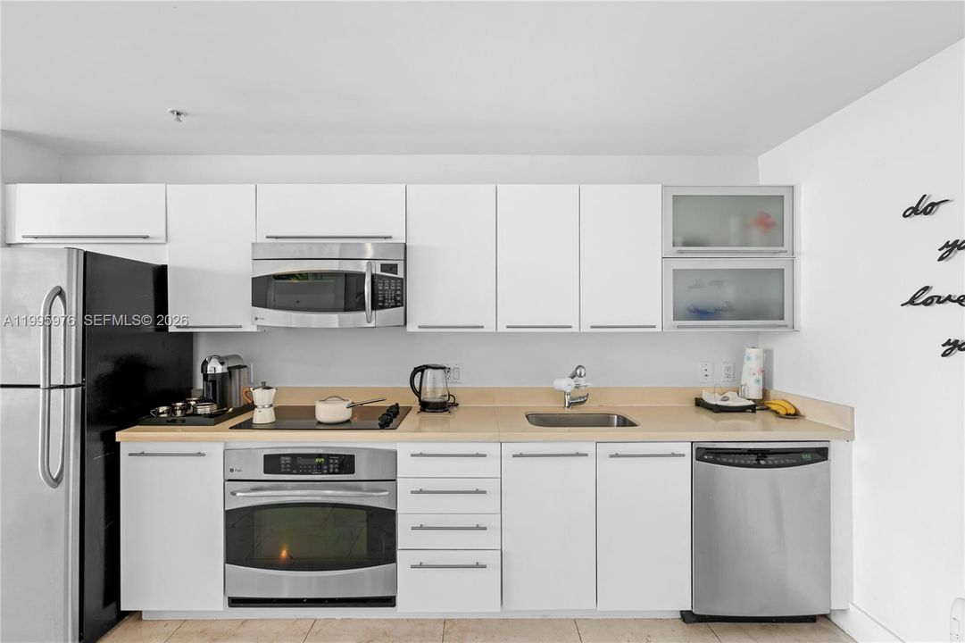 出租: $3,200 (1 贝兹, 1 浴室, 736 平方英尺)