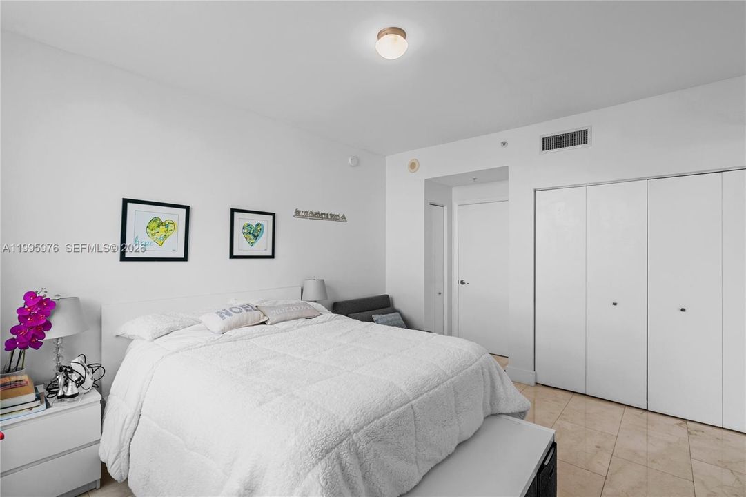 出租: $3,200 (1 贝兹, 1 浴室, 736 平方英尺)