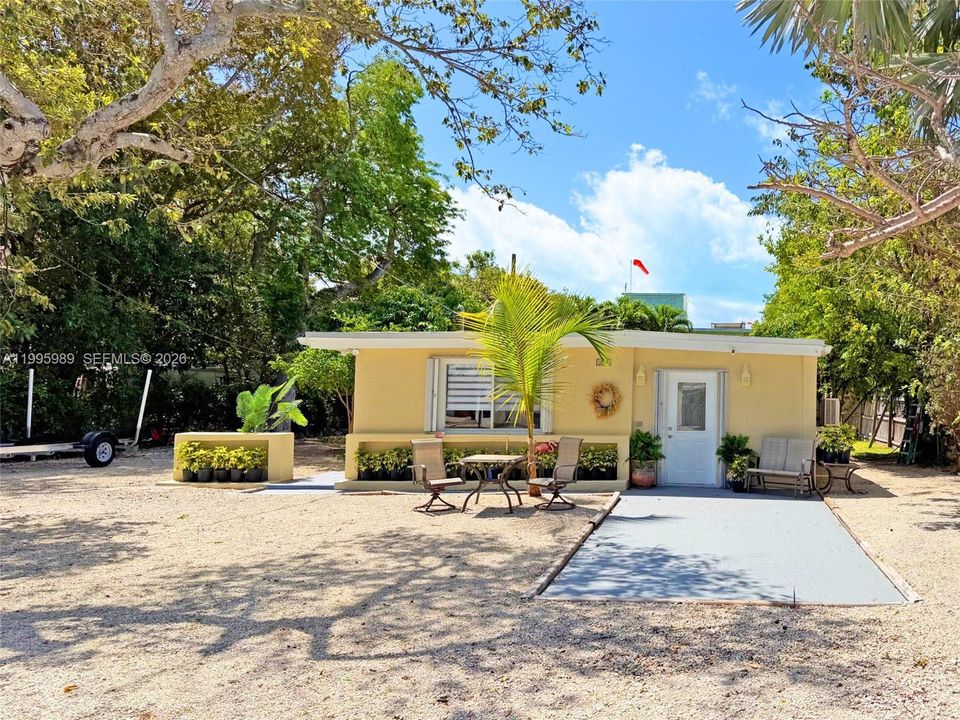 For Sale: $695,000 (3 beds, 2 baths, 1356 Square Feet)