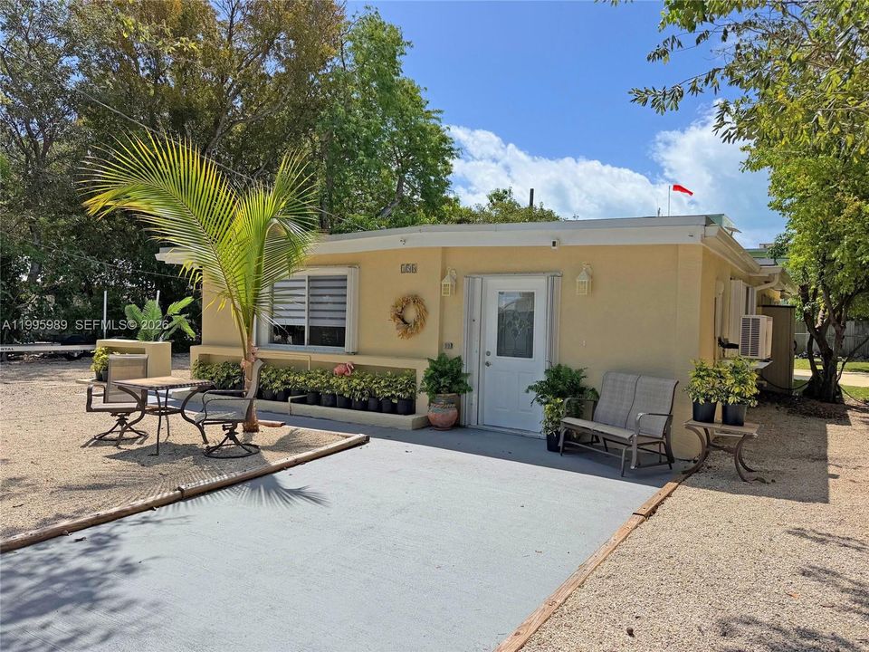 For Sale: $695,000 (3 beds, 2 baths, 1356 Square Feet)