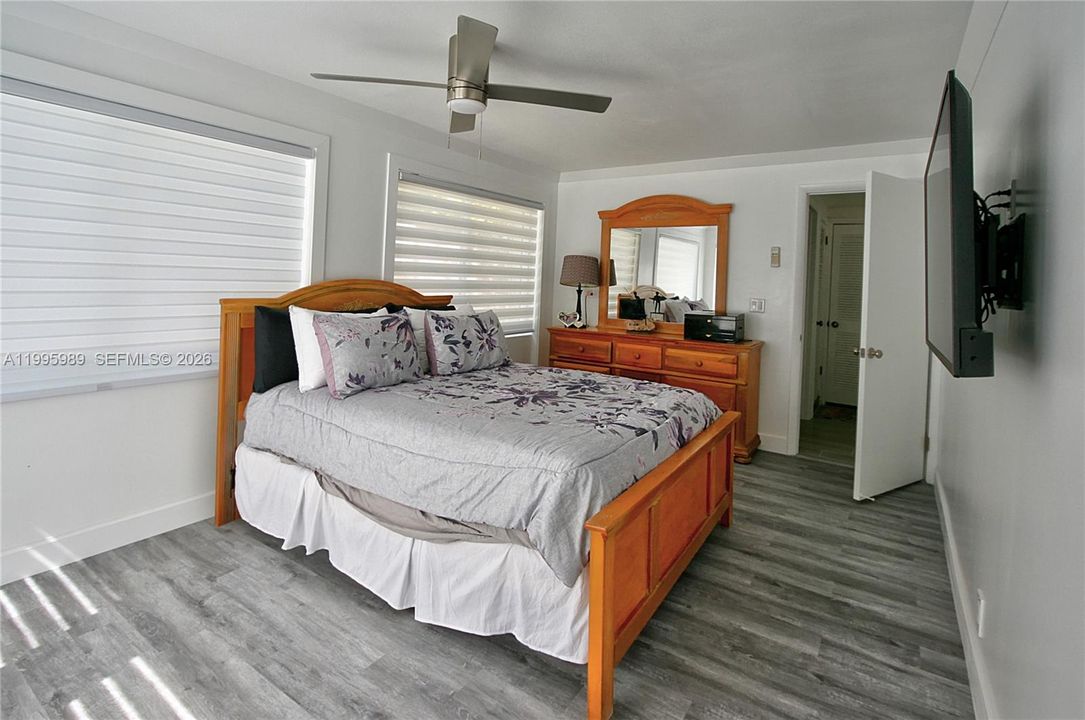For Sale: $695,000 (3 beds, 2 baths, 1356 Square Feet)