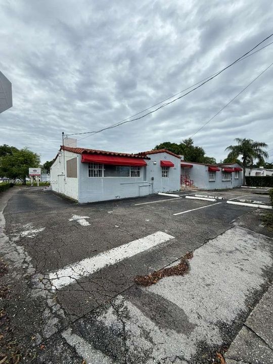 出租: $11,916 (0 贝兹, 0 浴室, 0 平方英尺)