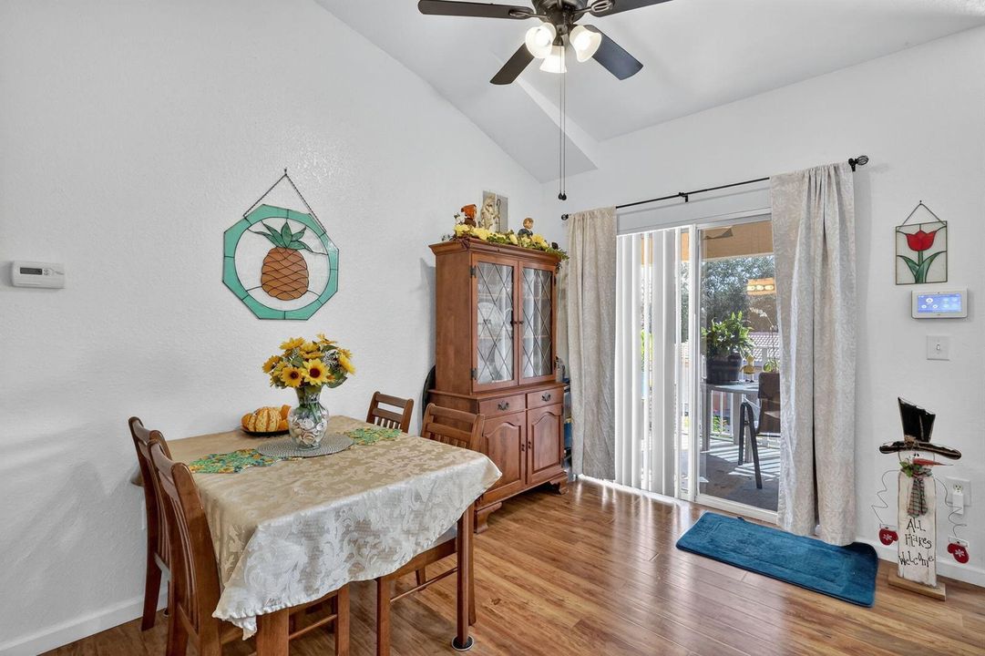 Dining area (3)
