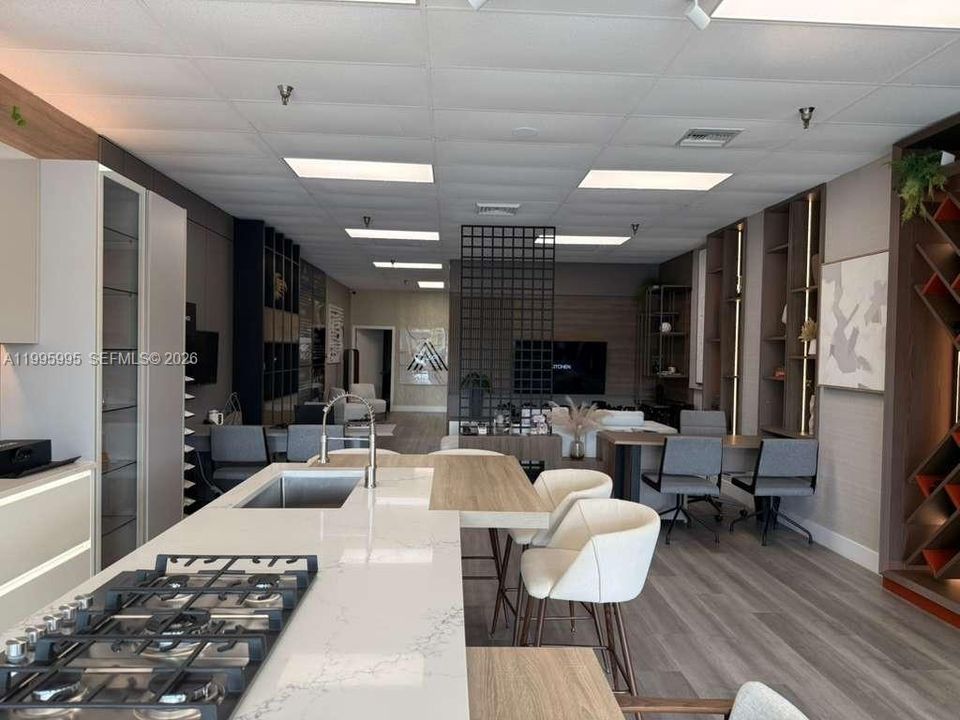 В аренду: $5,300 (0 спален, 0 ванн, 0 Квадратных фут)