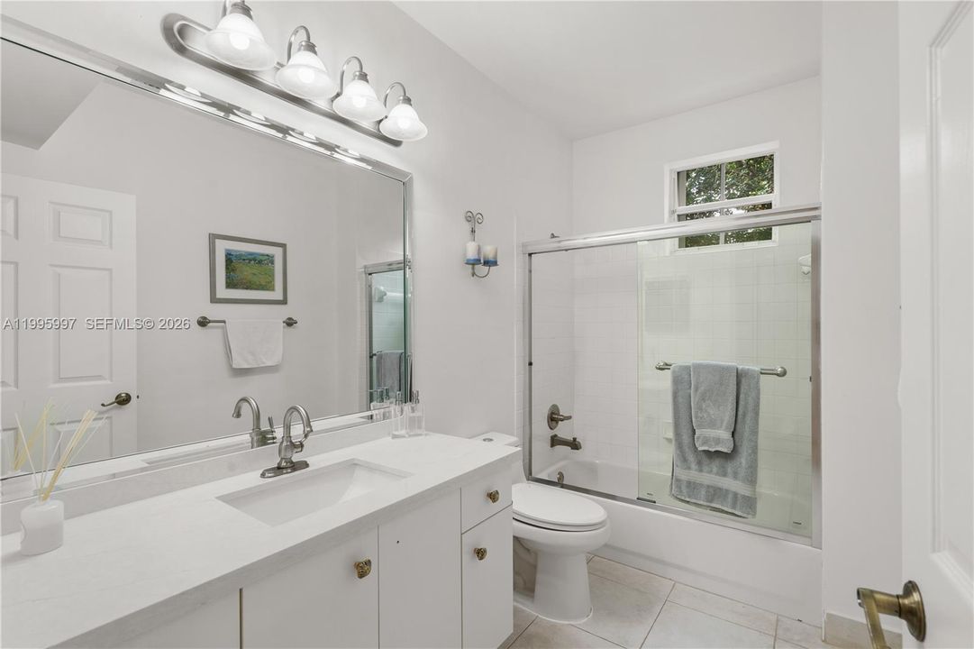 1st floor bathroom with bathtub/shower