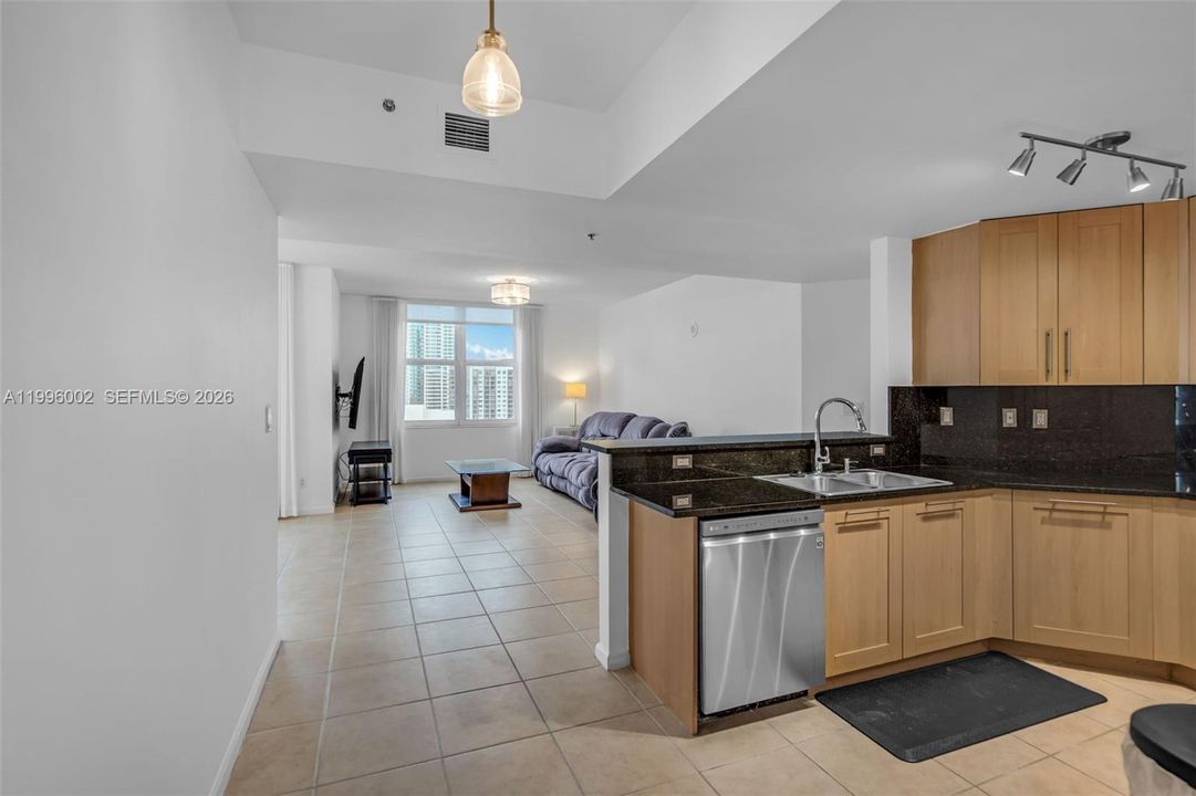 Active With Contract: $499,000 (2 beds, 2 baths, 1379 Square Feet)