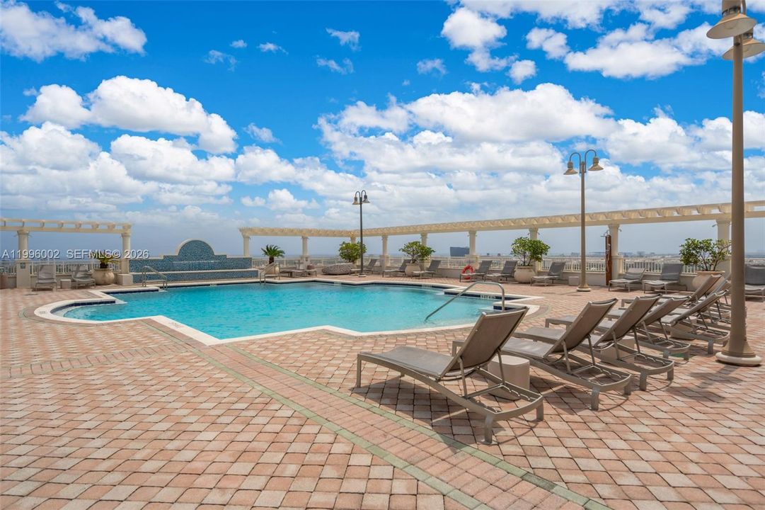 Active With Contract: $499,000 (2 beds, 2 baths, 1379 Square Feet)