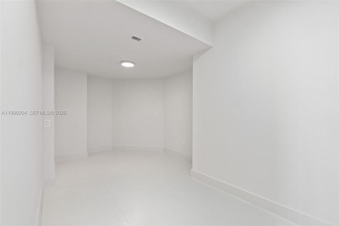 Activo con contrato: $1,345,000 (3 camas, 3 baños, 2640 Pies cuadrados)