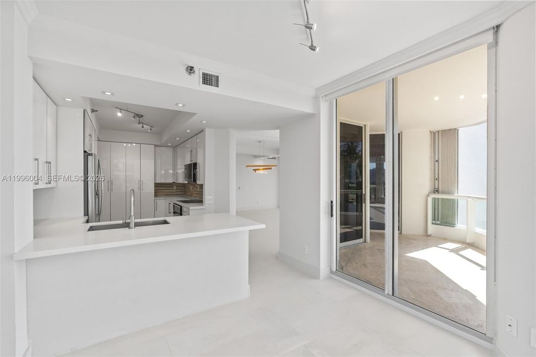 Activo con contrato: $1,345,000 (3 camas, 3 baños, 2640 Pies cuadrados)
