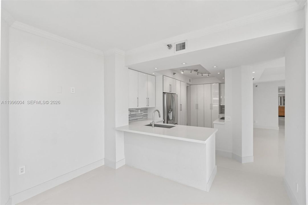 Activo con contrato: $1,345,000 (3 camas, 3 baños, 2640 Pies cuadrados)