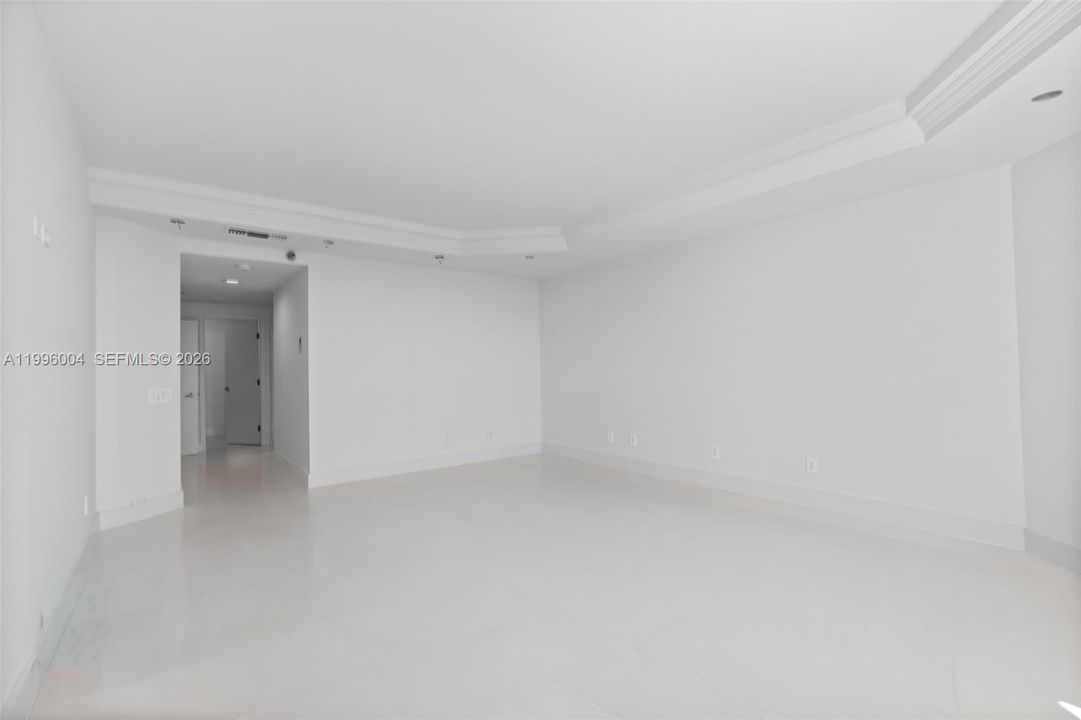 Activo con contrato: $1,345,000 (3 camas, 3 baños, 2640 Pies cuadrados)