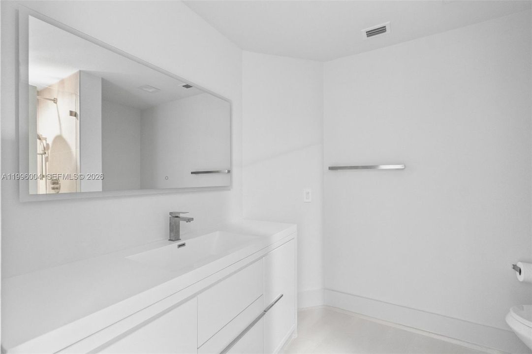 Activo con contrato: $1,345,000 (3 camas, 3 baños, 2640 Pies cuadrados)