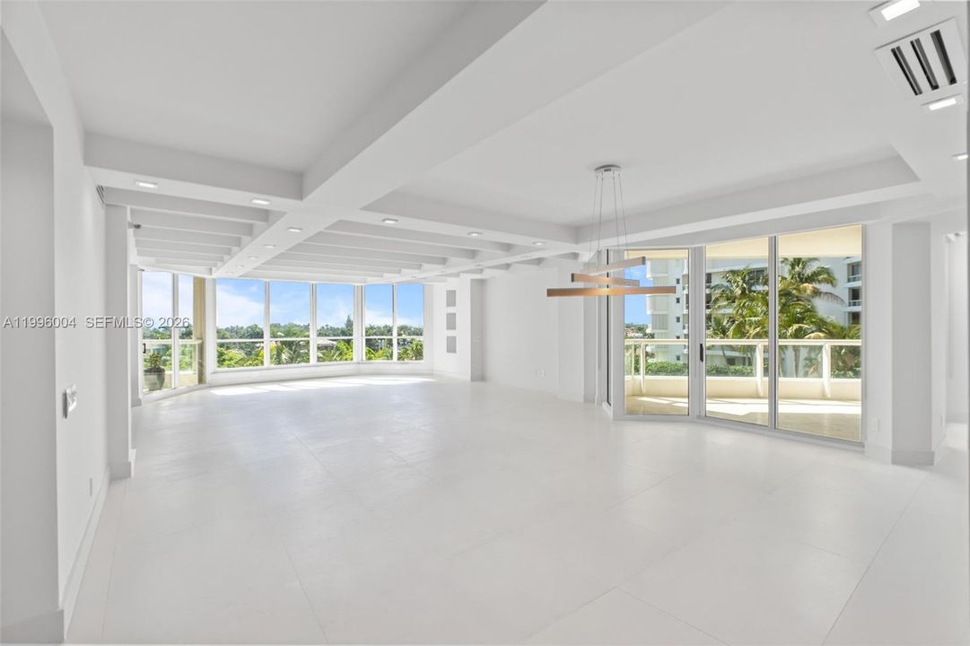Activo con contrato: $1,345,000 (3 camas, 3 baños, 2640 Pies cuadrados)