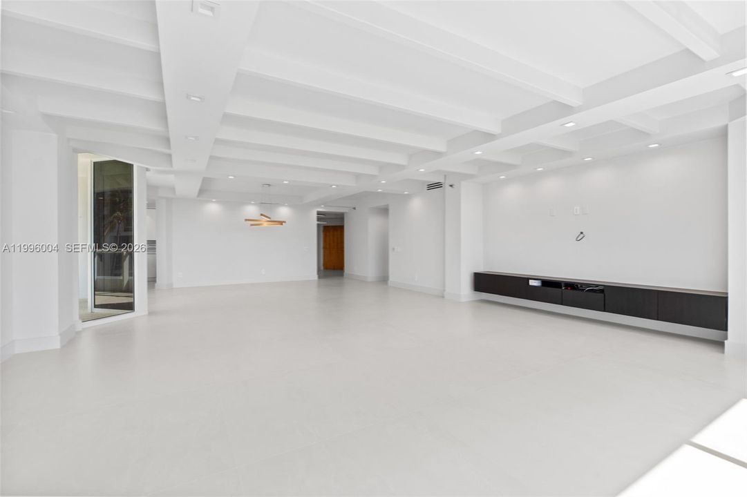 Activo con contrato: $1,345,000 (3 camas, 3 baños, 2640 Pies cuadrados)