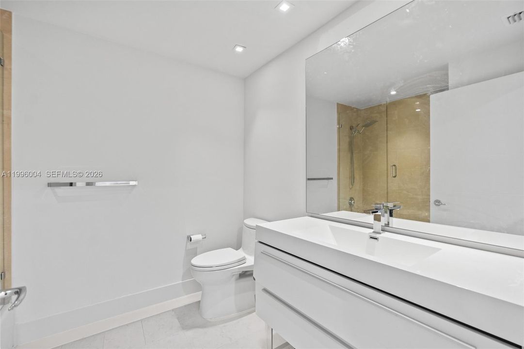 Activo con contrato: $1,345,000 (3 camas, 3 baños, 2640 Pies cuadrados)