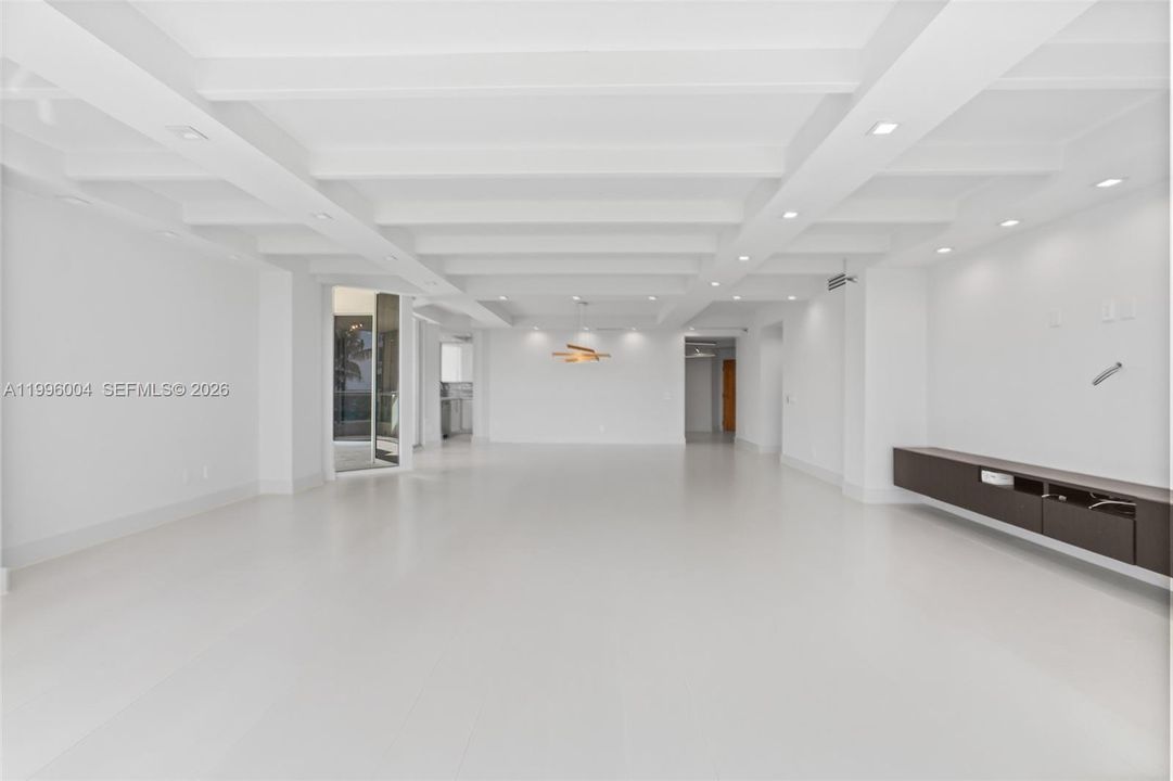 Activo con contrato: $1,345,000 (3 camas, 3 baños, 2640 Pies cuadrados)