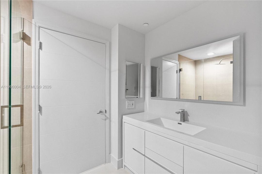 Activo con contrato: $1,345,000 (3 camas, 3 baños, 2640 Pies cuadrados)