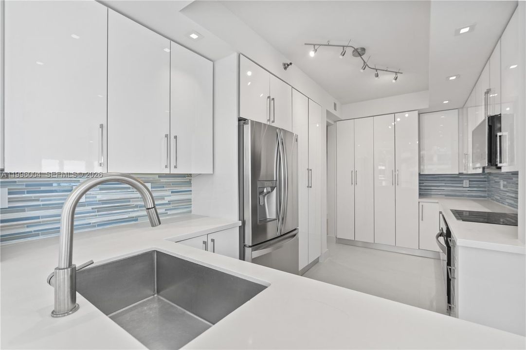 Activo con contrato: $1,345,000 (3 camas, 3 baños, 2640 Pies cuadrados)
