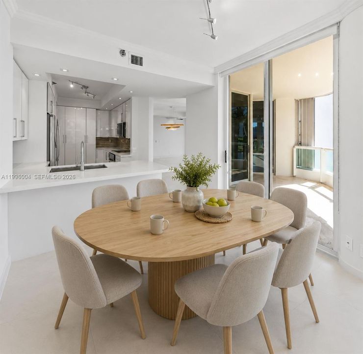 Activo con contrato: $1,345,000 (3 camas, 3 baños, 2640 Pies cuadrados)