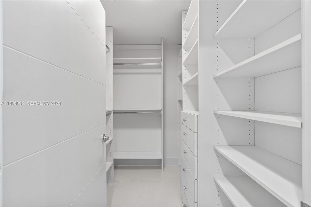 Activo con contrato: $1,345,000 (3 camas, 3 baños, 2640 Pies cuadrados)