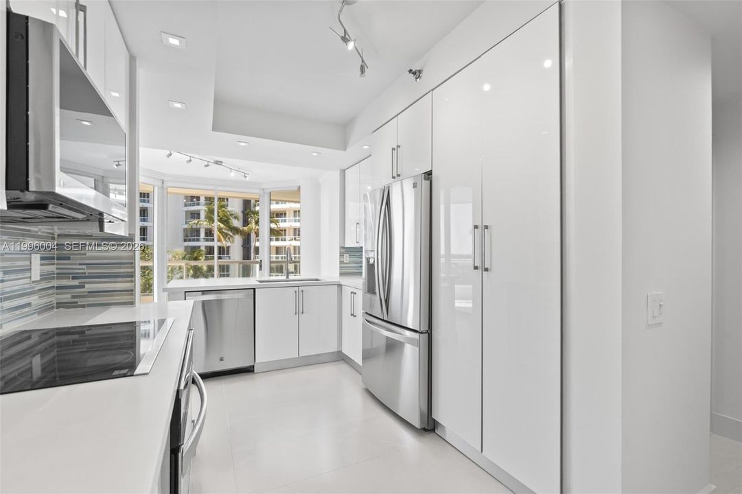 Activo con contrato: $1,345,000 (3 camas, 3 baños, 2640 Pies cuadrados)
