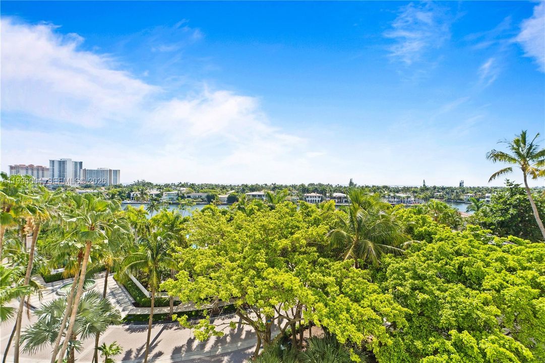 Activo con contrato: $1,345,000 (3 camas, 3 baños, 2640 Pies cuadrados)