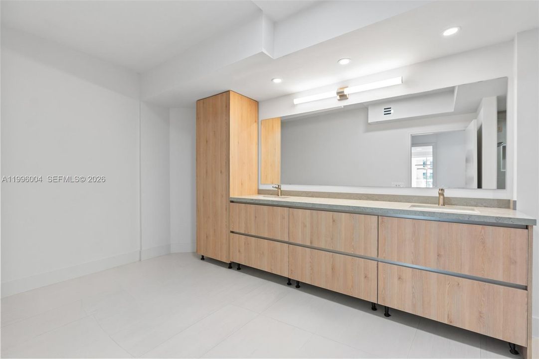 Activo con contrato: $1,345,000 (3 camas, 3 baños, 2640 Pies cuadrados)