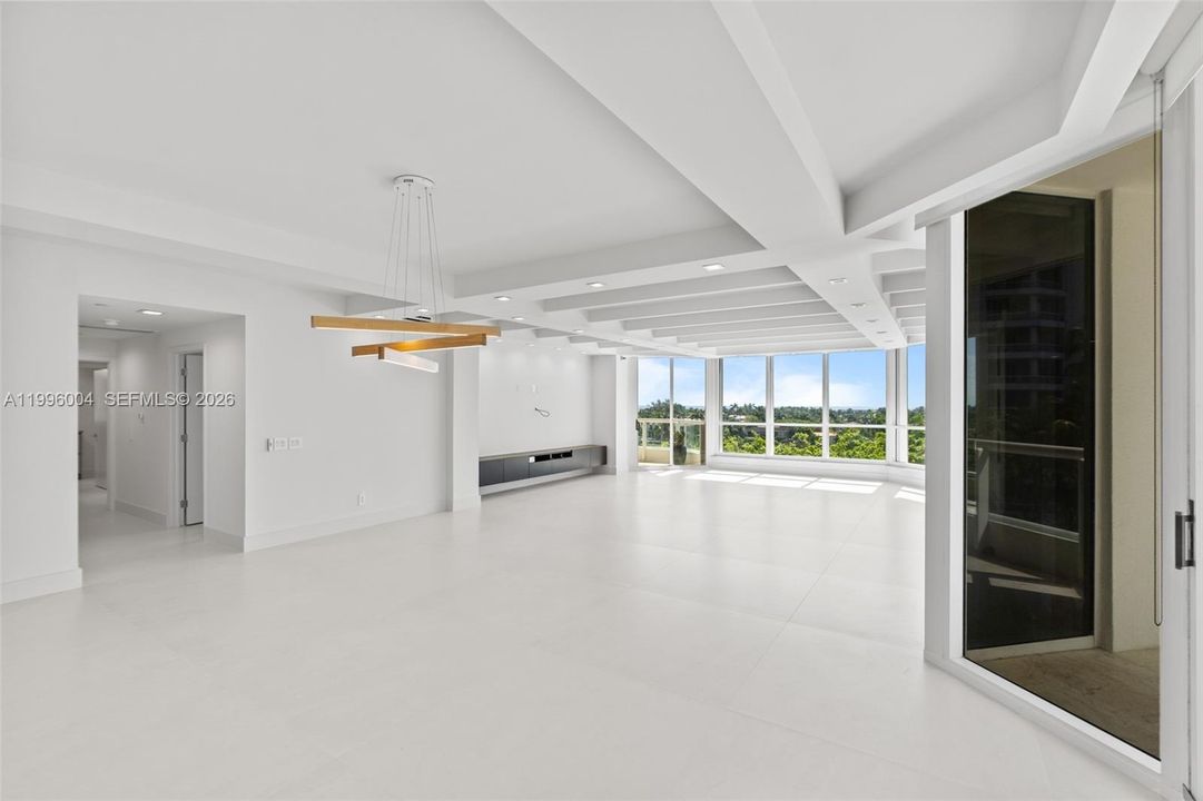 Activo con contrato: $1,345,000 (3 camas, 3 baños, 2640 Pies cuadrados)
